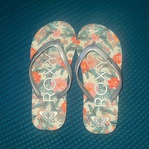 Little girls Roxy flip flops